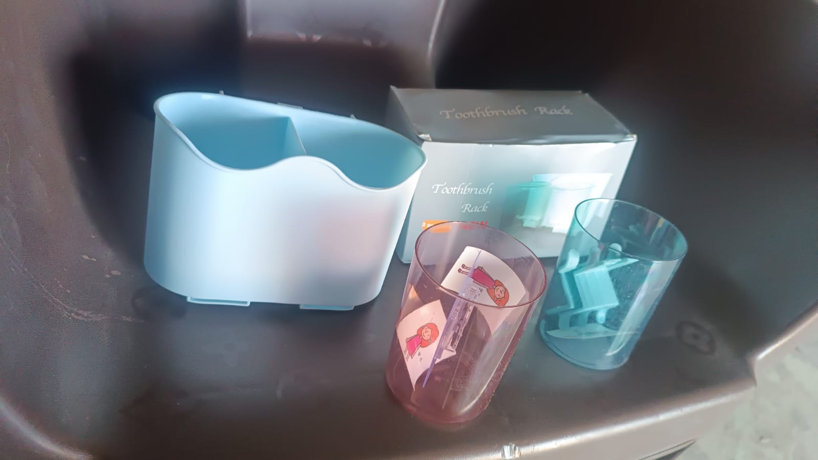 wall-mounted-toothbrush-holder