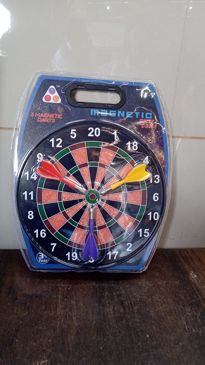 classic-magnetic-dartboard-game-set