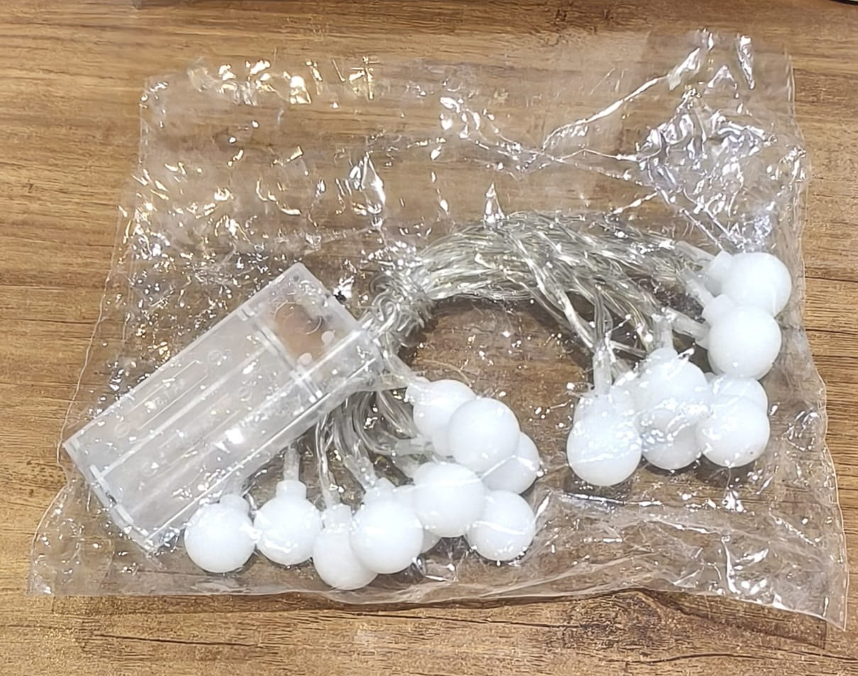 battery-operated-warm-white-globe-ball-string-light