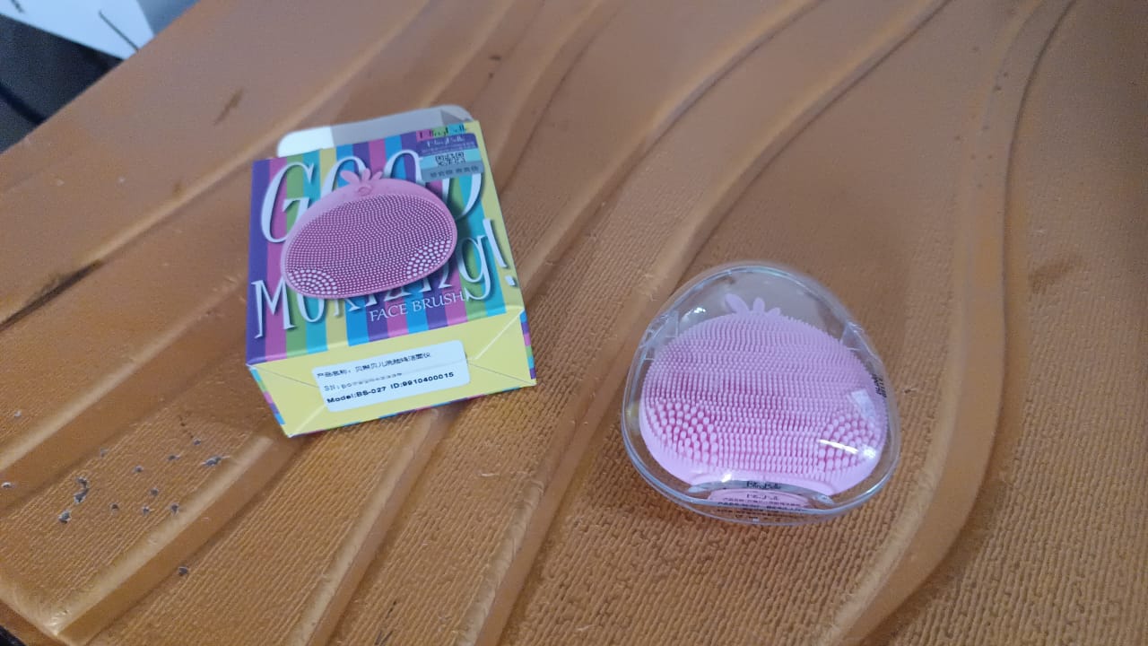 silicone-face-cleansing-brush