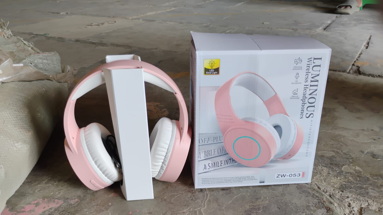 wireless-over-ear-bluetooth-headphones-zw-053