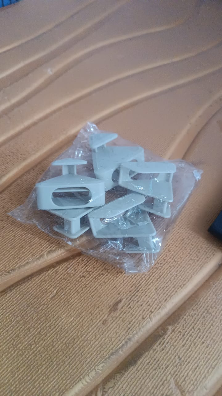 multi-functional-plastic-triangle-hanger-connector-hooks-5-pcs-set