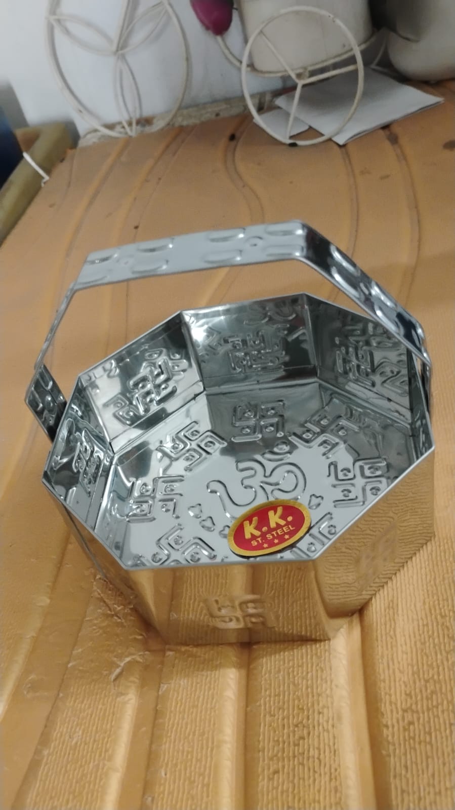 traditional-stainless-steel-octagon-pooja-basket-1-pc-with-handle