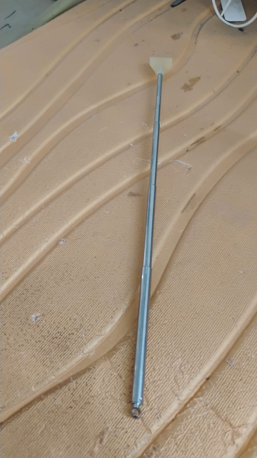 telescopic-back-scratcher-with-plastic-claw-1-pc
