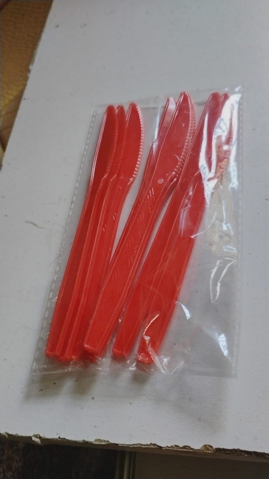 durable-plastic-knives-8-pc
