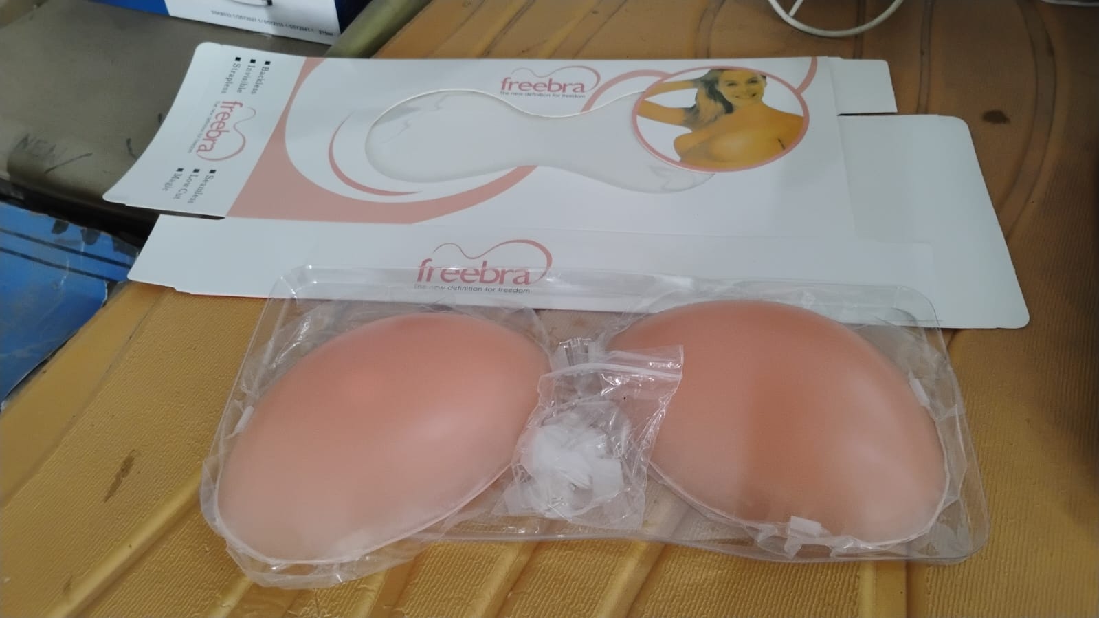 self-adhesive-backless-strapless-push-up-bra-1-pc