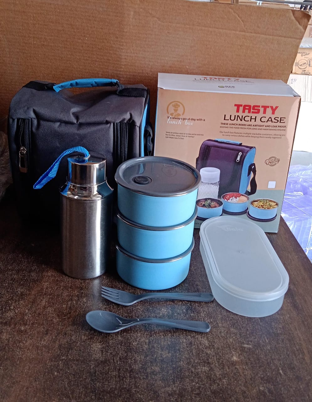 tasty-lunch-case-set-with-insulated-carry-bag