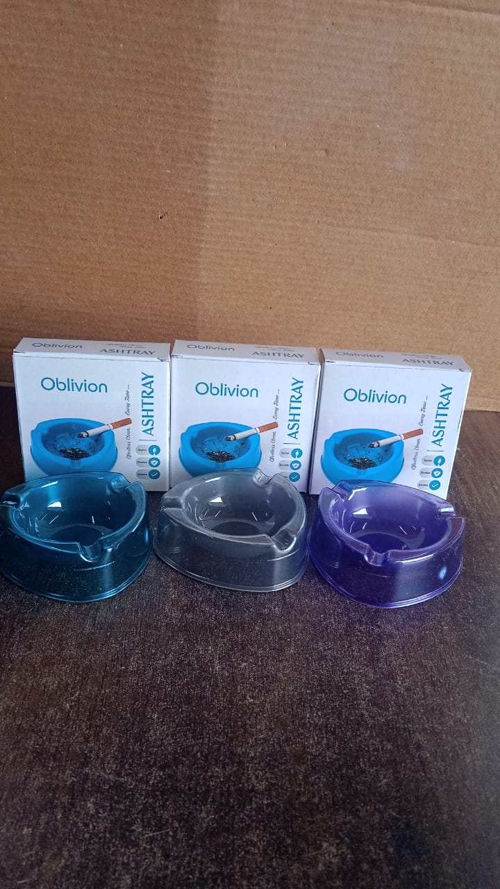 transparent-plastic-ashtray-mix-color-1-pc