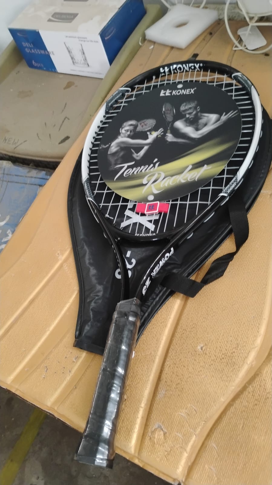 lightweight-tennis-racket-with-full-cover