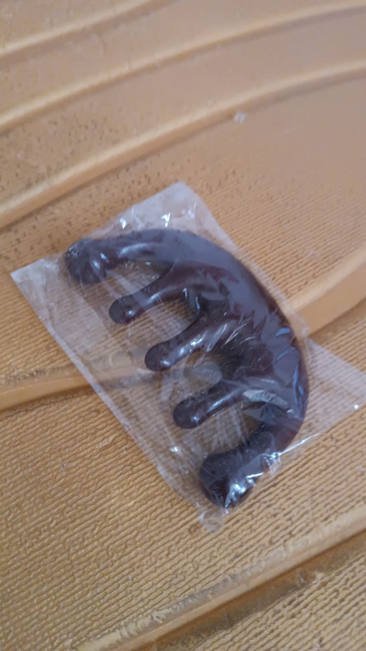 scalp-relaxing-manual-head-massager-comb-1-pc