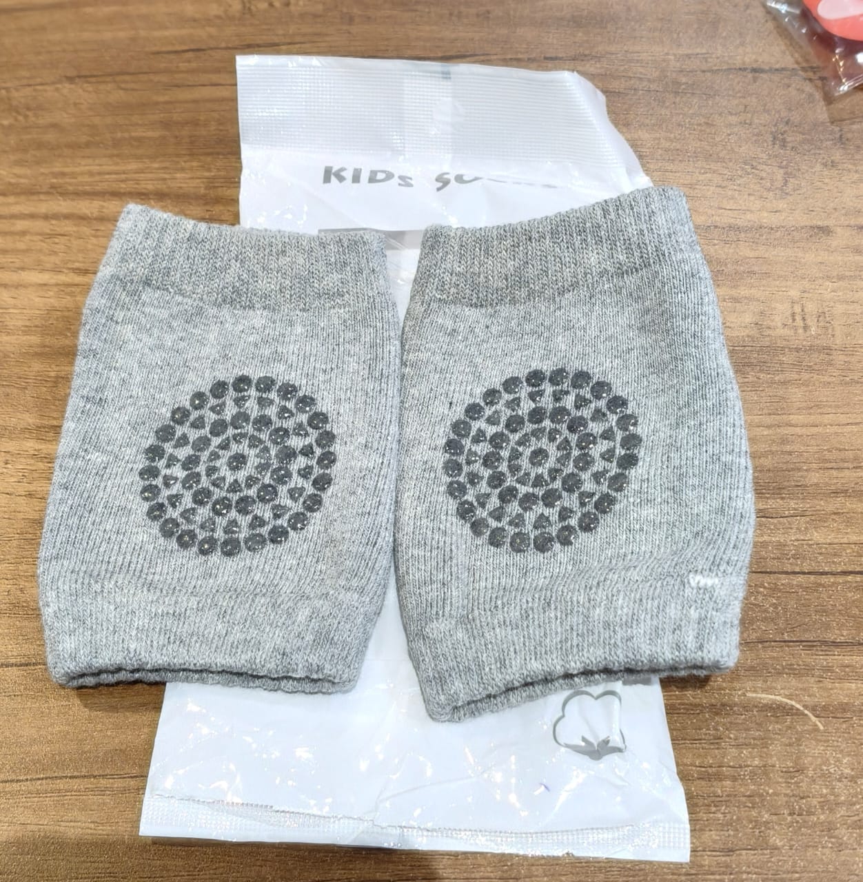 14264_light_grey_kids_knee_protector_1pair