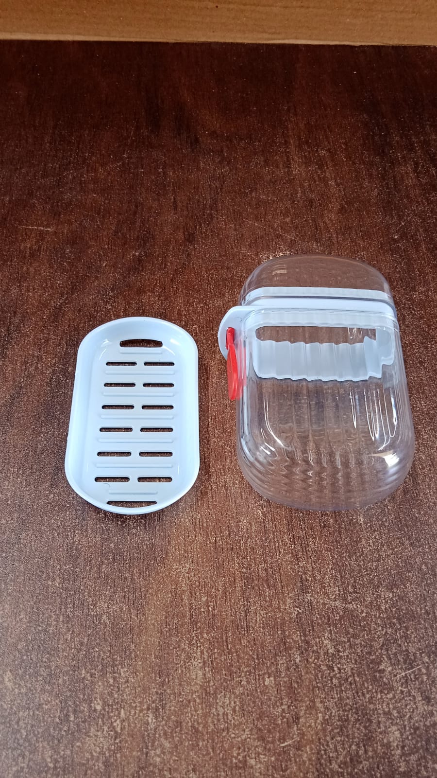 multifunctional-soap-box-with-drain-tray-and-lock-clip