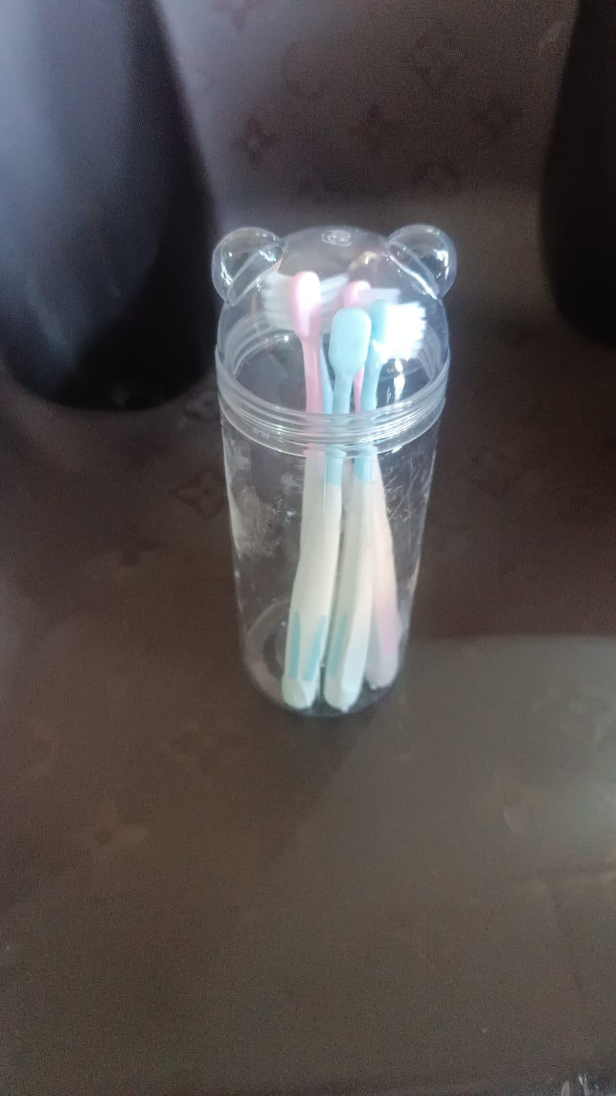 multipurpose-travel-friendly-toothbrush-holder-with-4-soft-bristle-toothbrushes