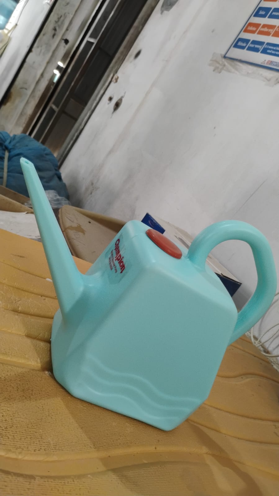 2-litre-heavy-duty-plastic-gardening-watering-can-with-long-spout-ergonomic-handle
