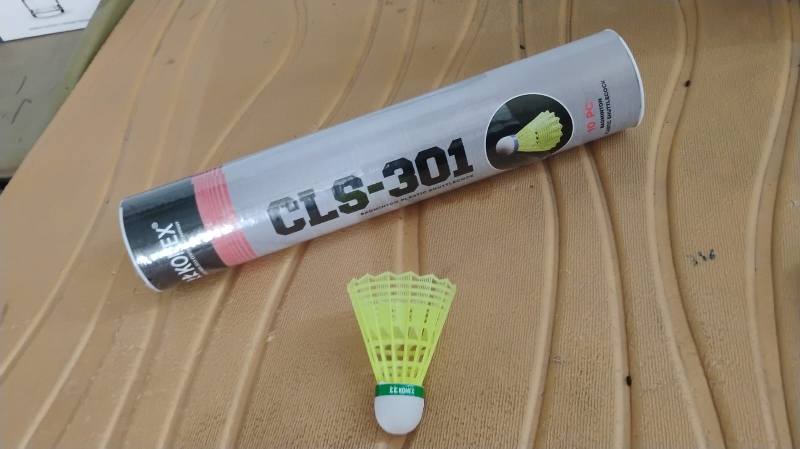premium-plastic-badminton-shuttlecock-set-10-pcs