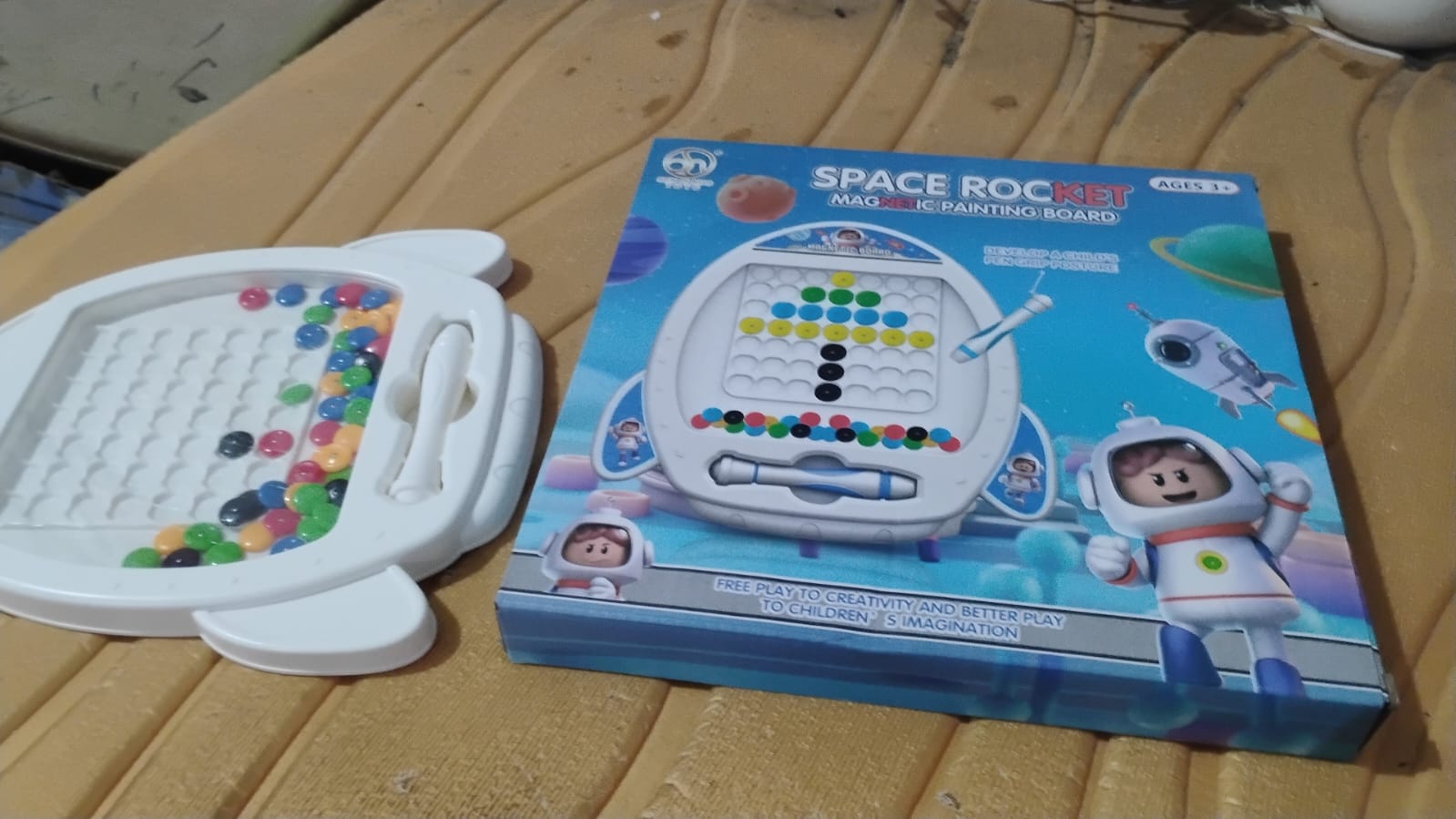 space-rocket-magnetic-painting-board-for-kids
